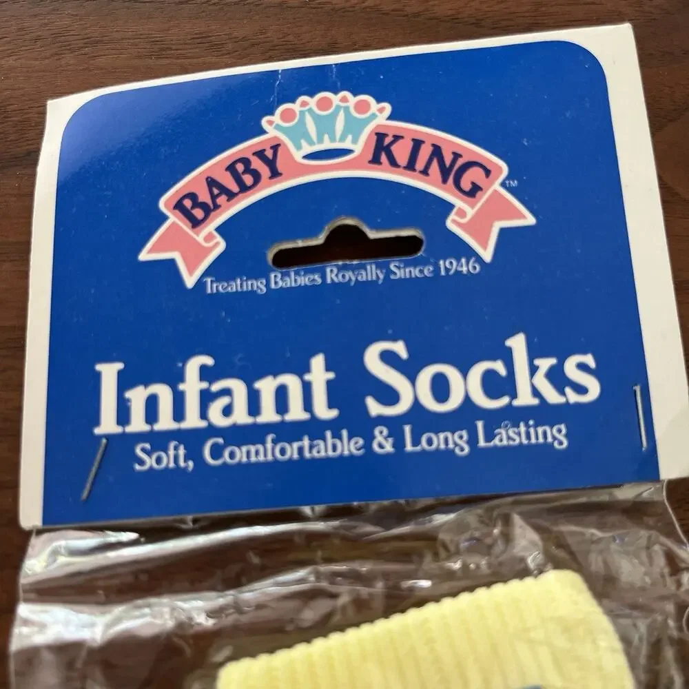Baby King Vintage Infant Socks Auntie Loves Me BK957 0-9 Months Yellow 1990